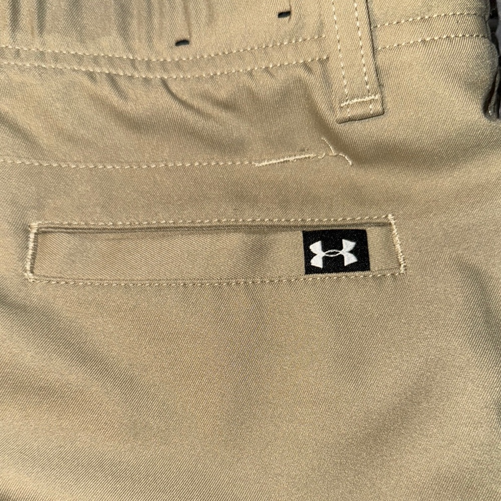 Under Armour Tan Casual Shorts Classic Flat-Front Design boys size M - Picture 6 of 7